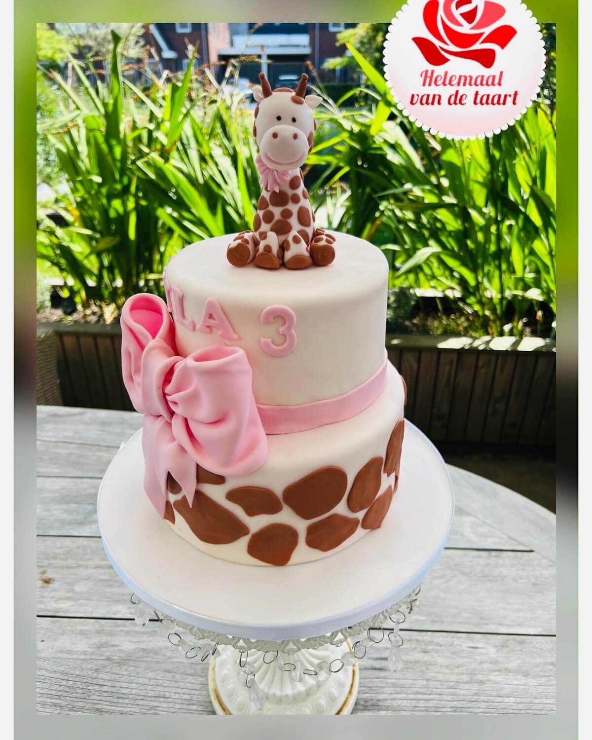 Giraffe baby girl taart
